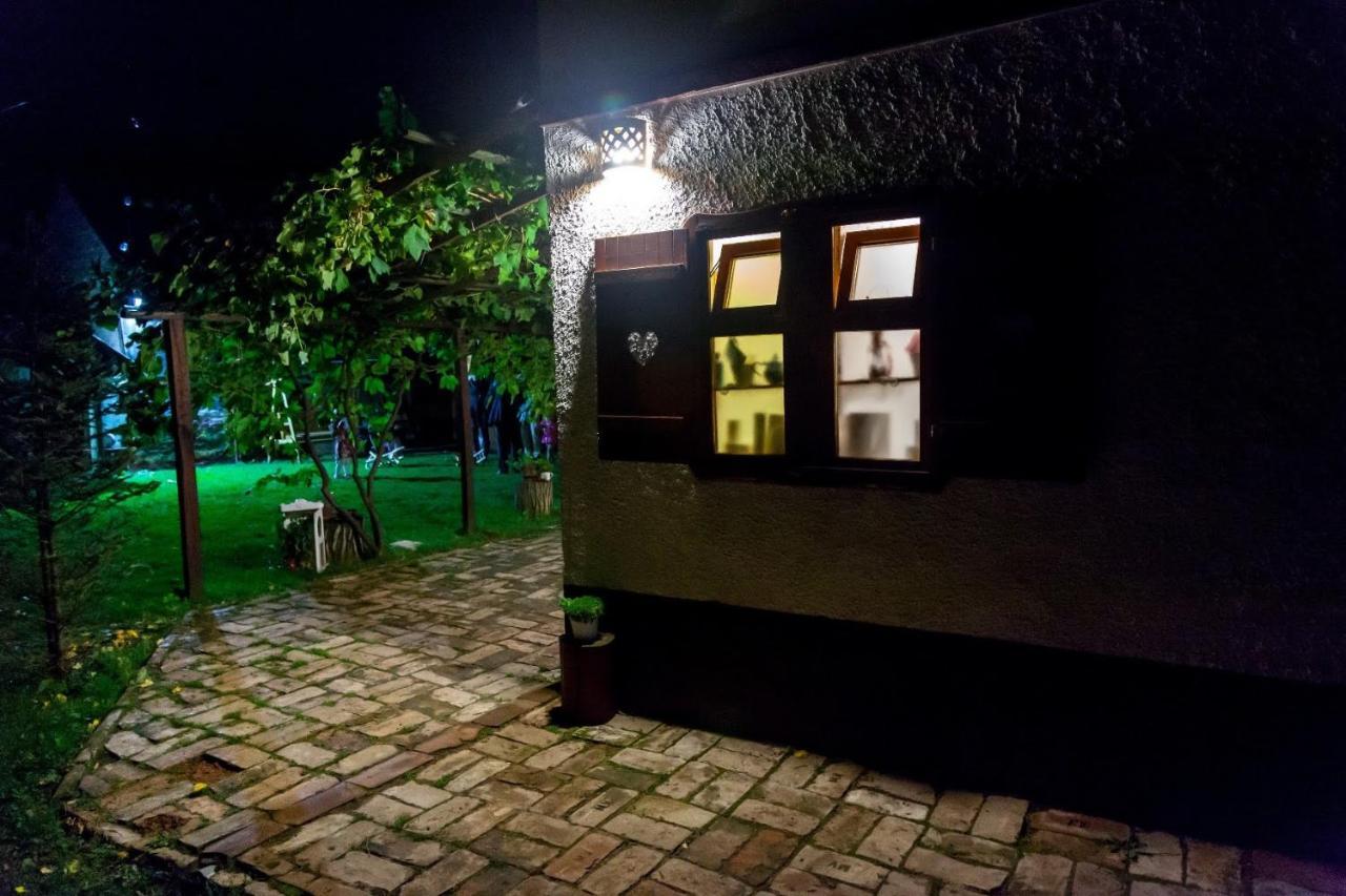 Salas Isailovi Sremska Mitrovica Zewnętrze zdjęcie