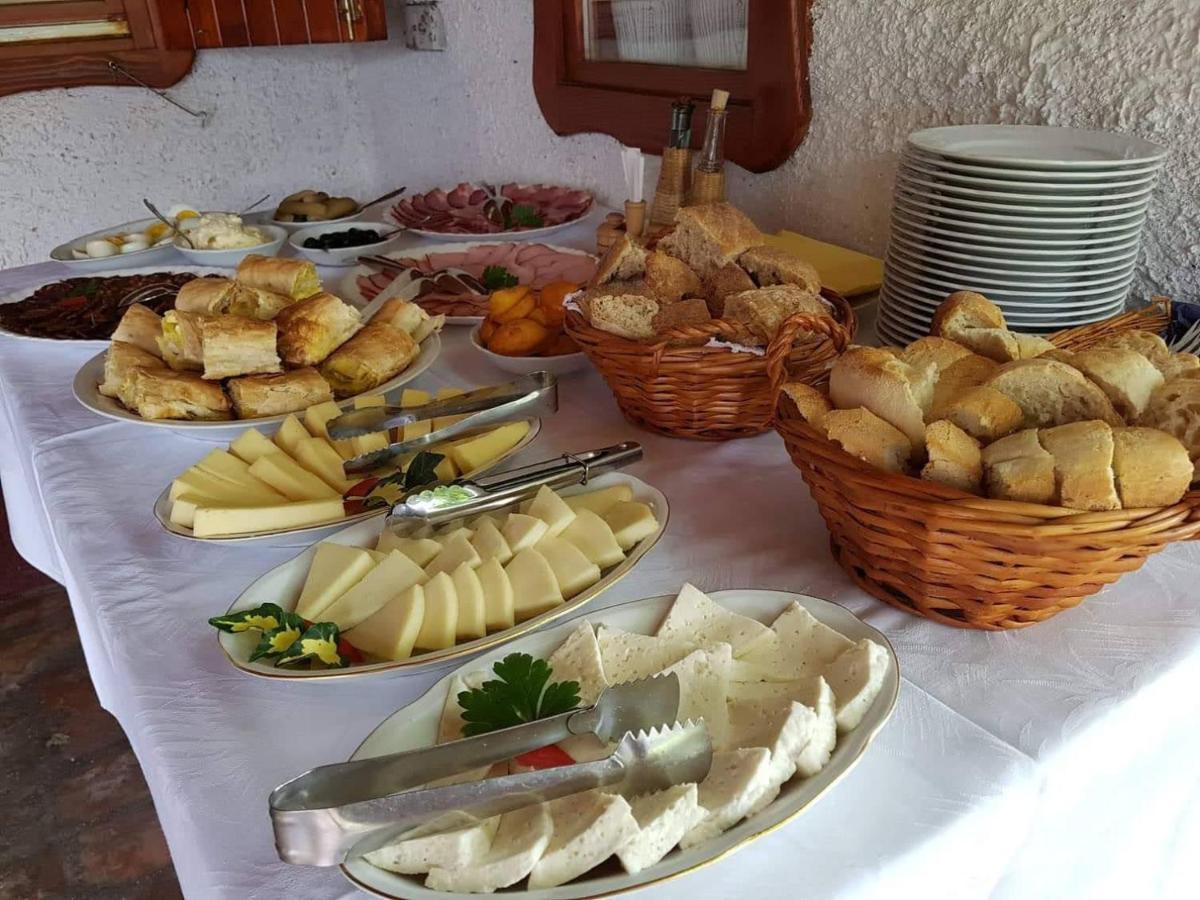 Salas Isailovi Sremska Mitrovica Zewnętrze zdjęcie
