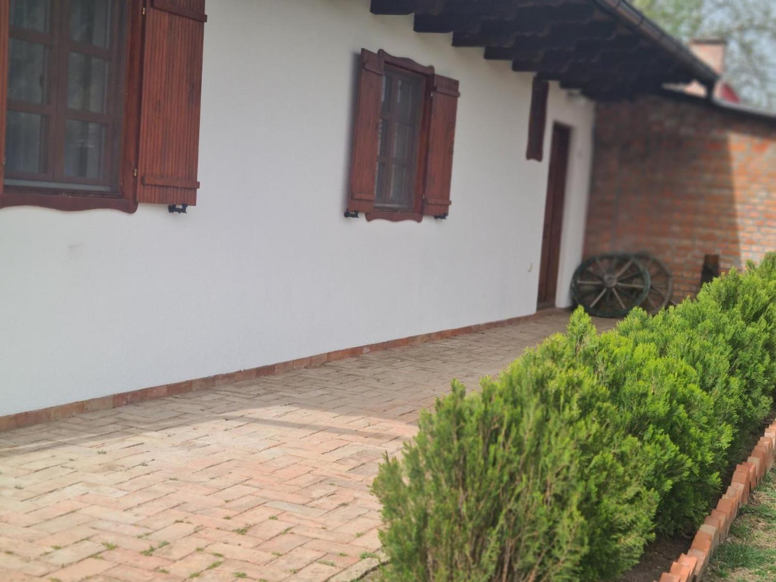 Salas Isailovi Sremska Mitrovica Zewnętrze zdjęcie